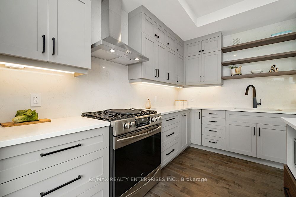 125 Villeneuve Dr