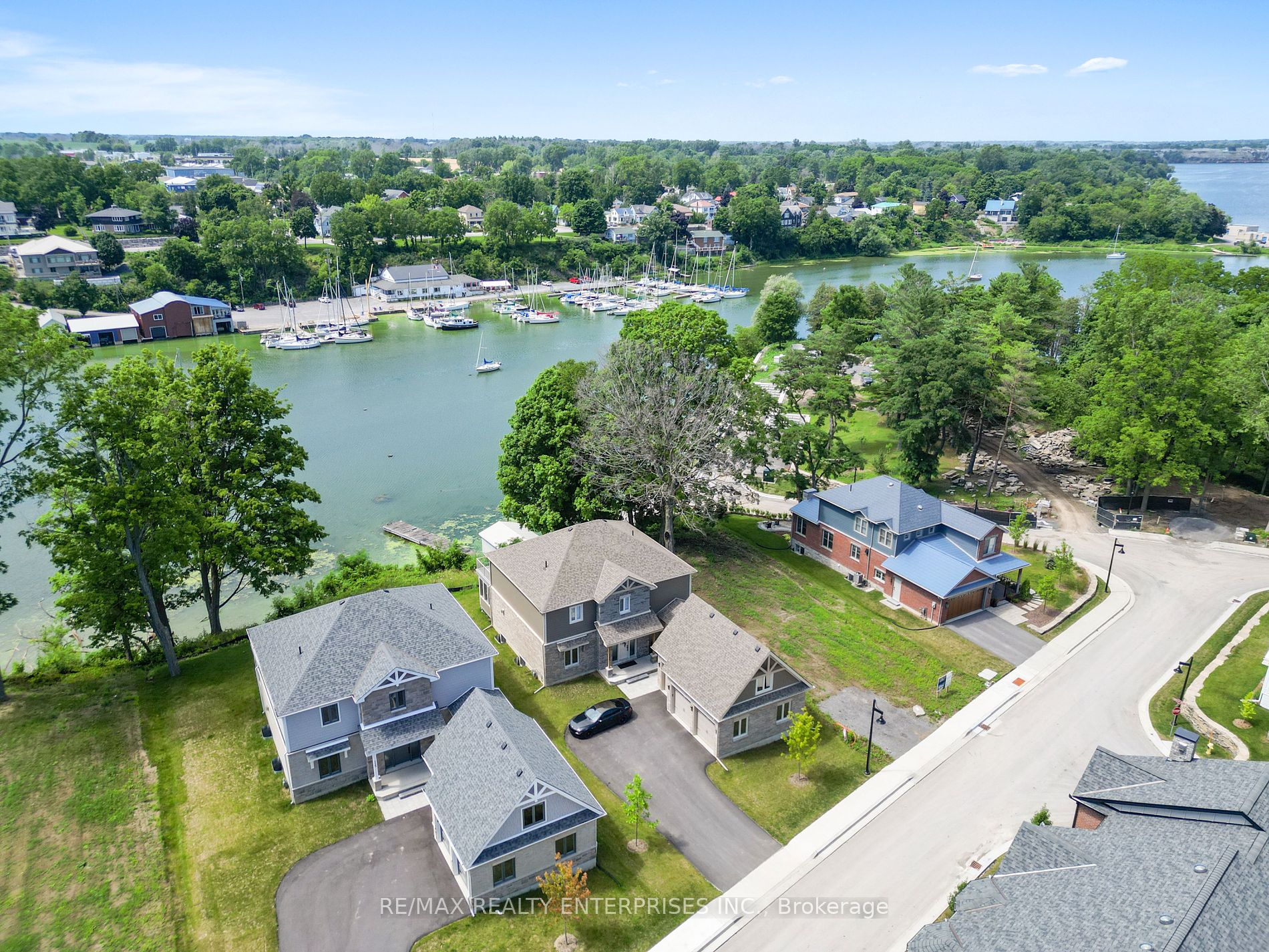 125 Villeneuve Dr