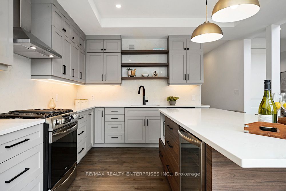 125 Villeneuve Dr