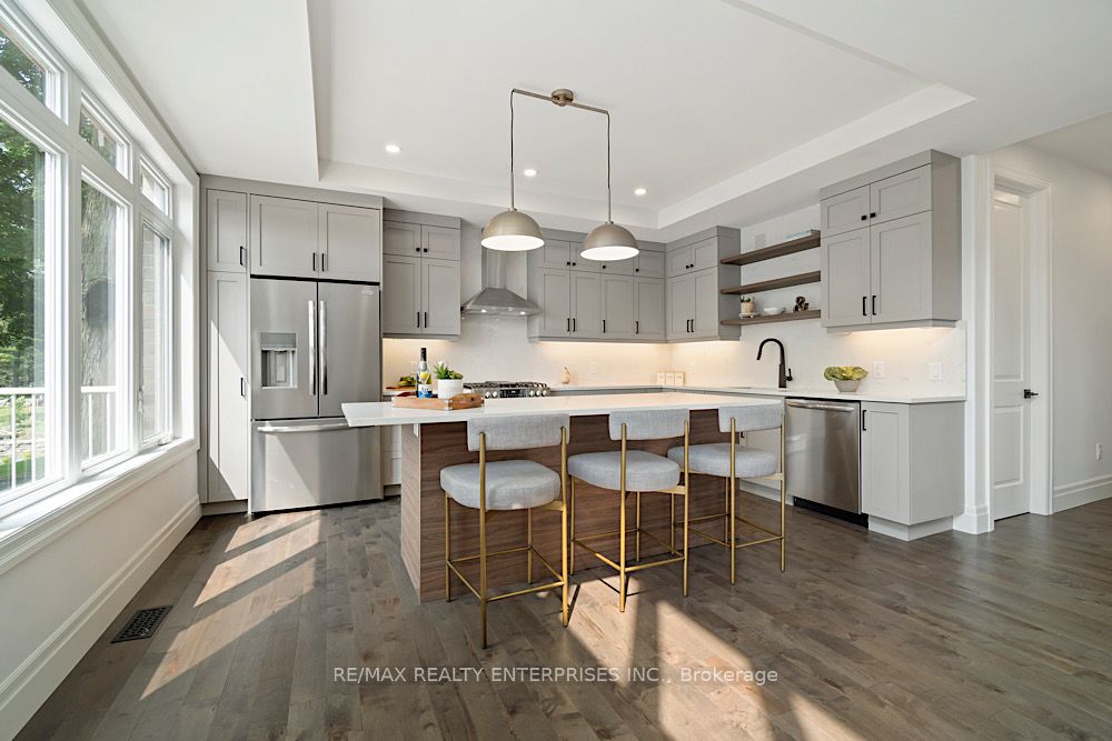 125 Villeneuve Dr