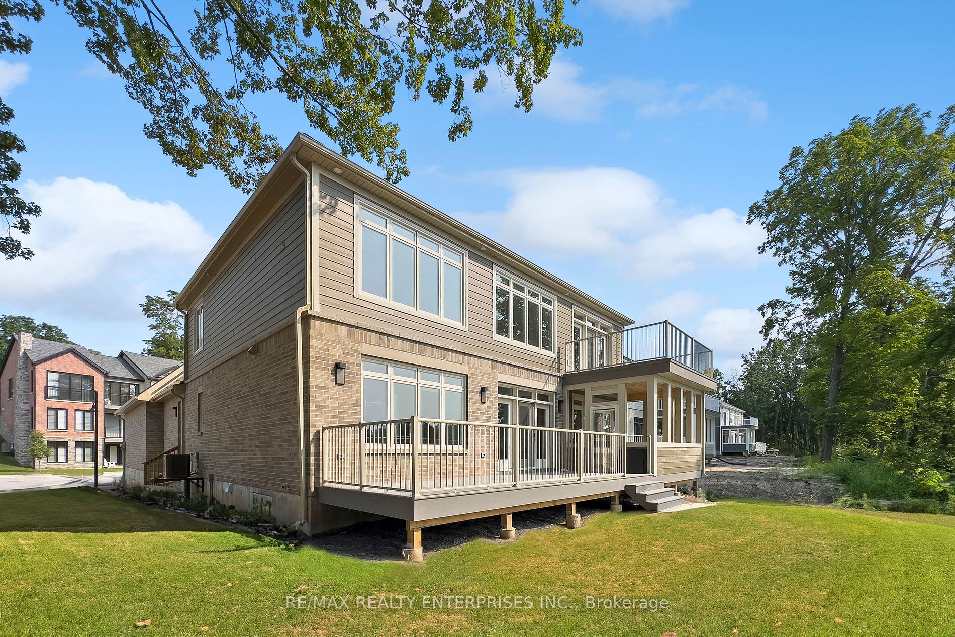 125 Villeneuve Dr