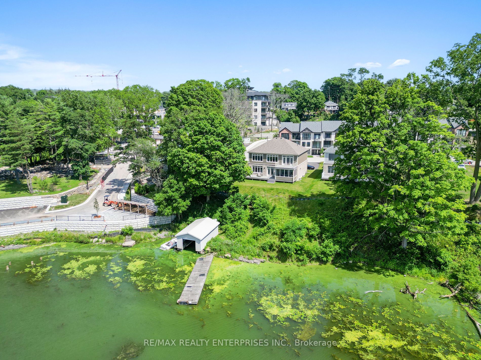 125 Villeneuve Dr