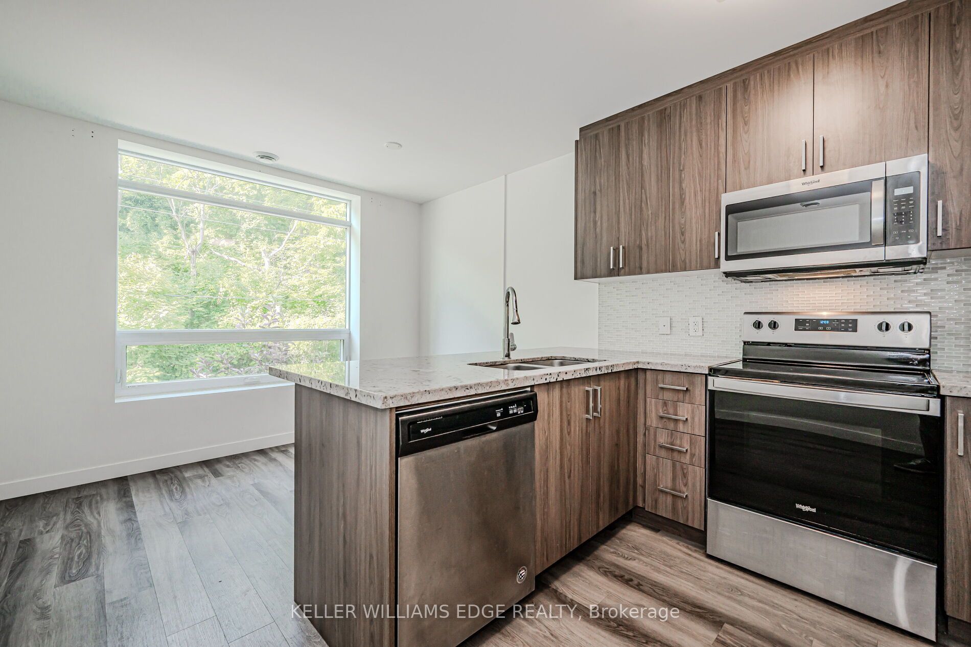 479 Charlton Ave E, #202