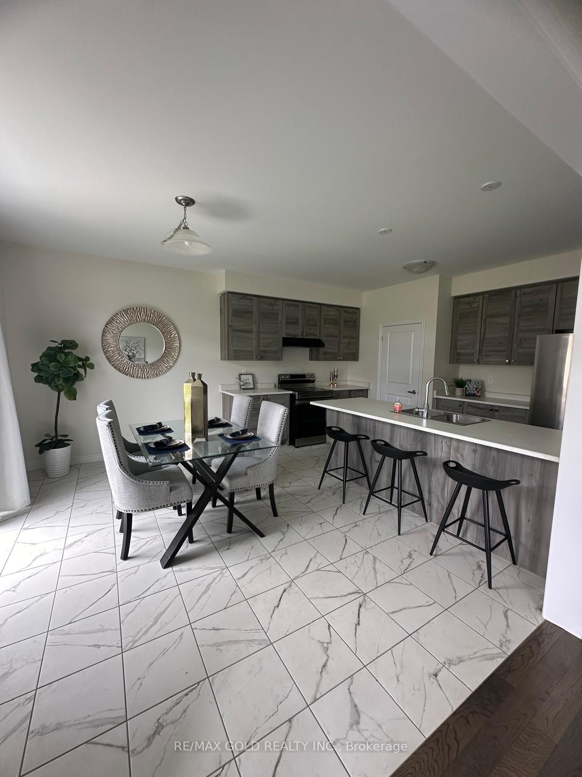 121 Explorer Way
