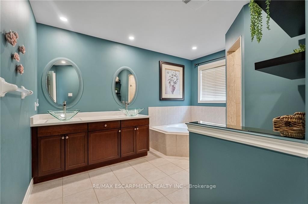 575 STONEHENGE Drive