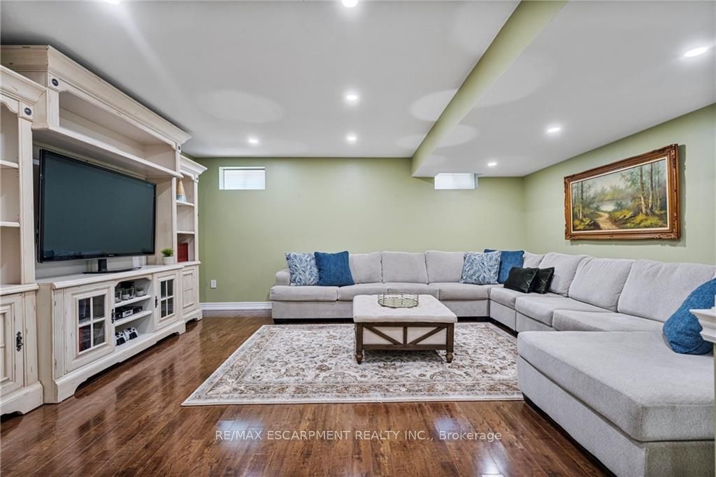 575 STONEHENGE Drive