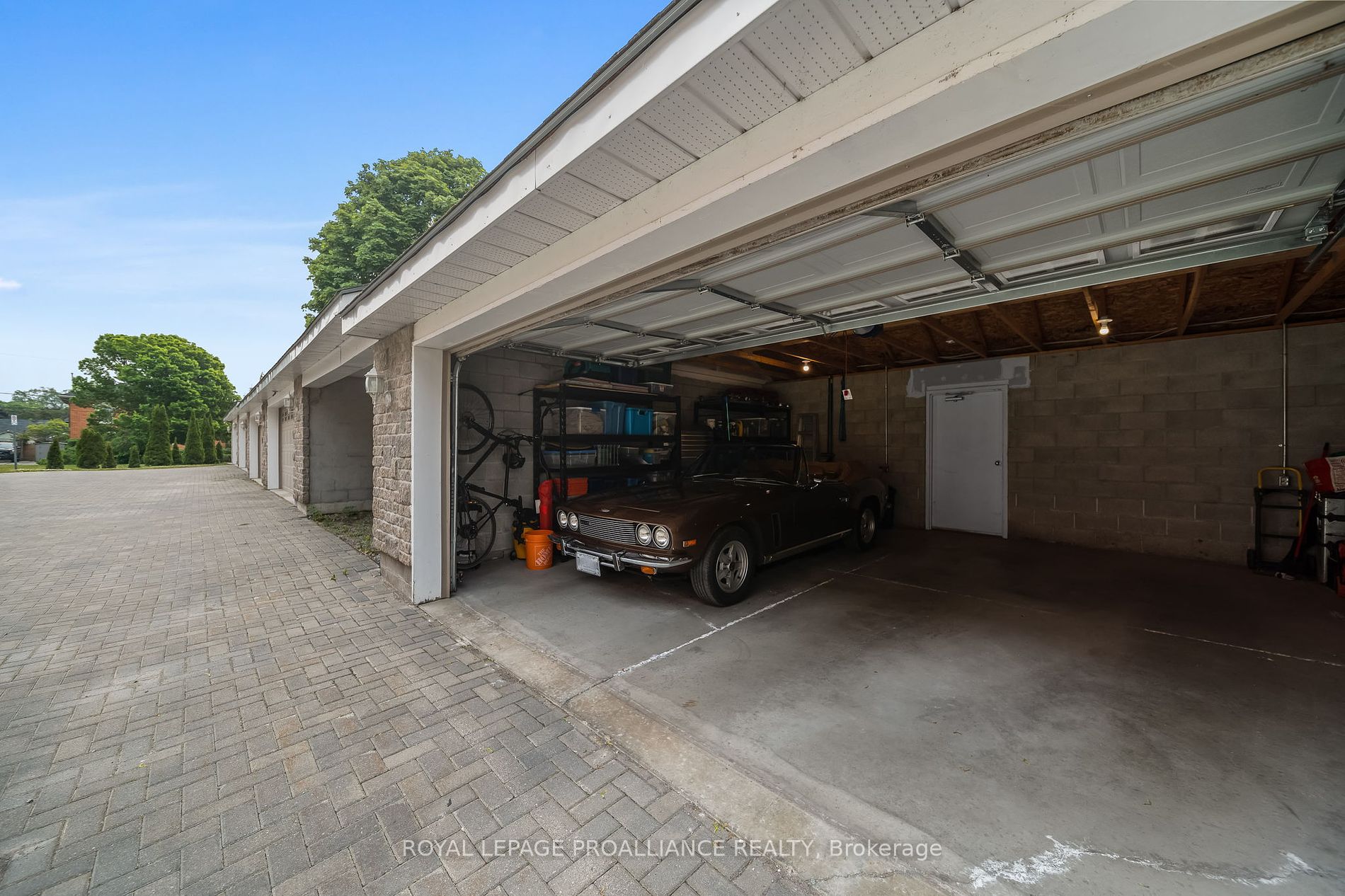 323 George St, #403