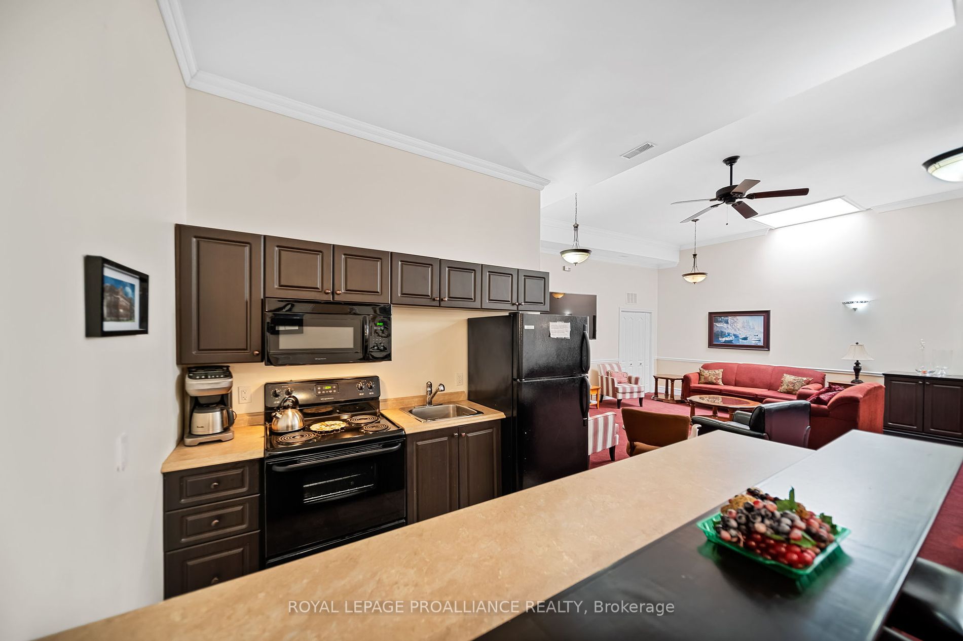 323 George St, #403
