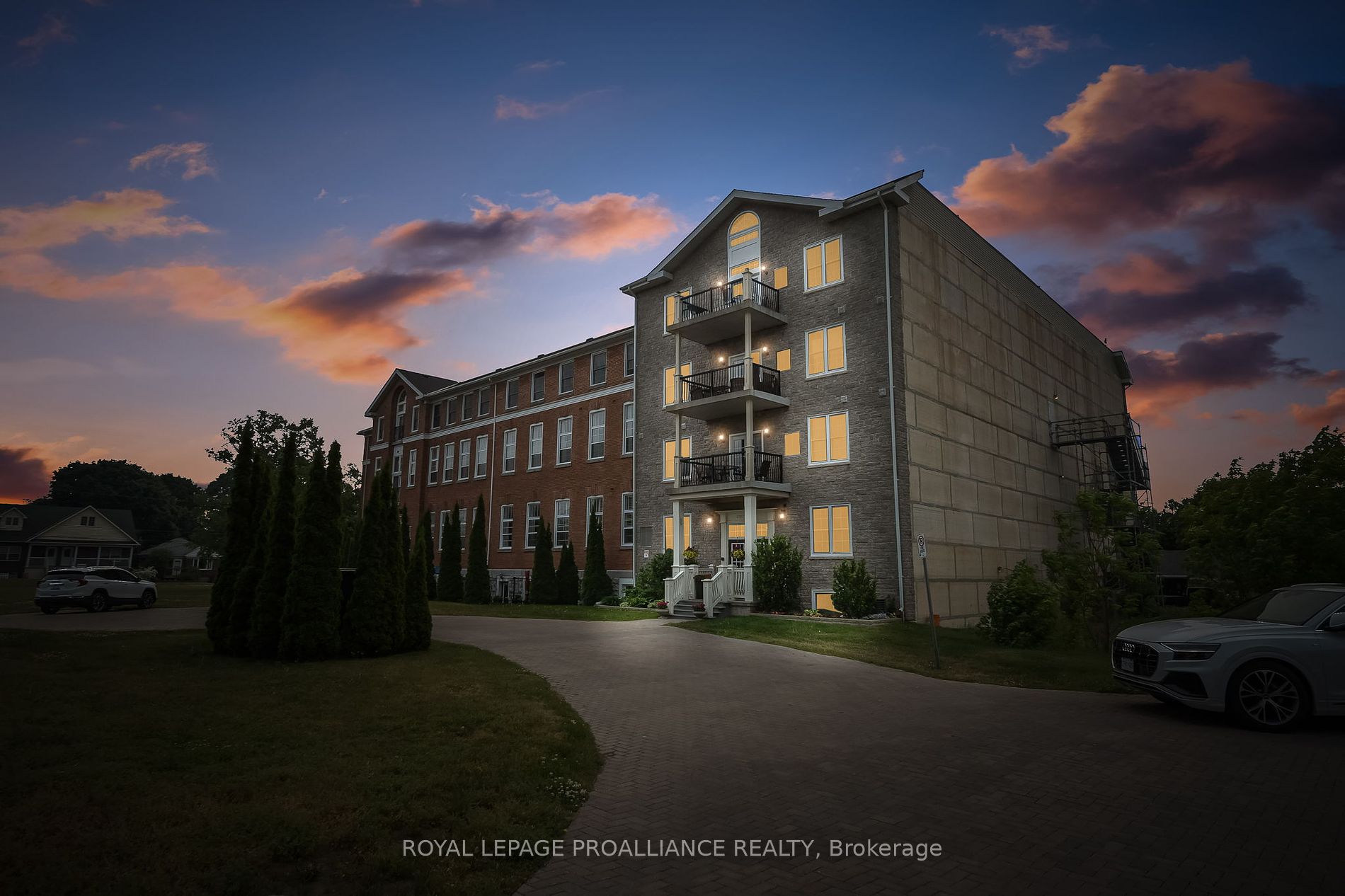 323 George St, #403