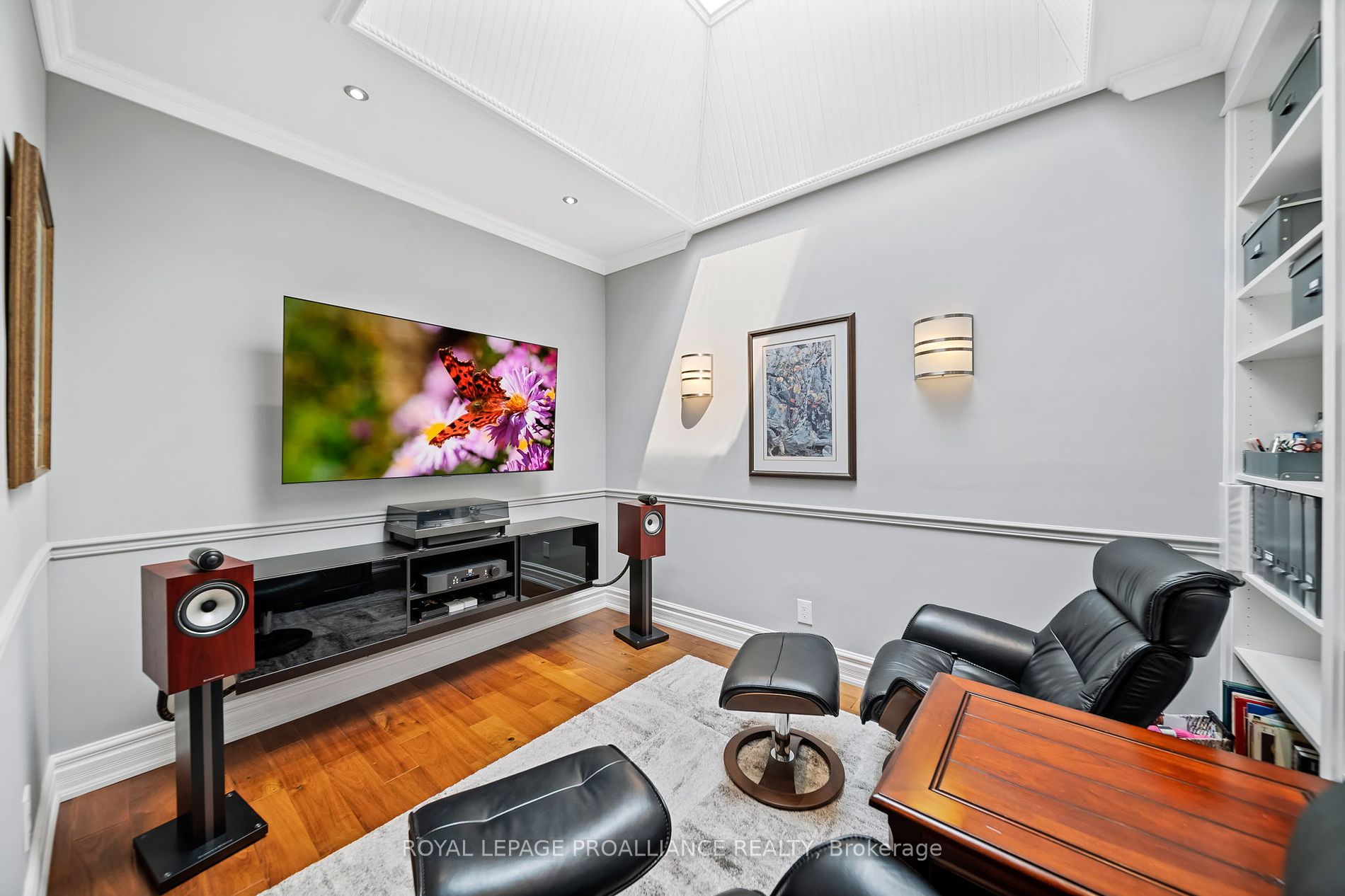 323 George St, #403