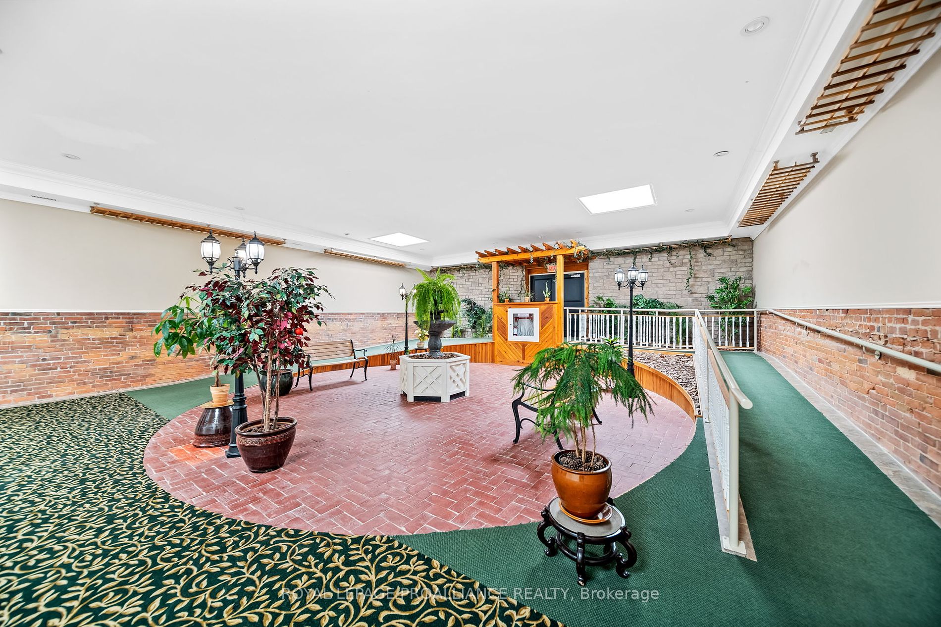 323 George St, #403