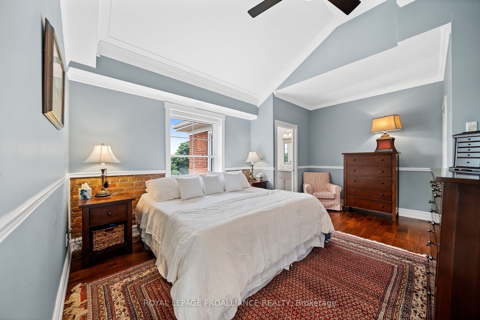 323 George St, #403