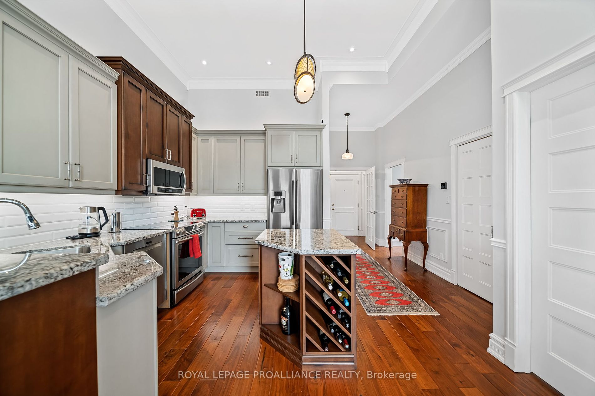 323 George St, #403
