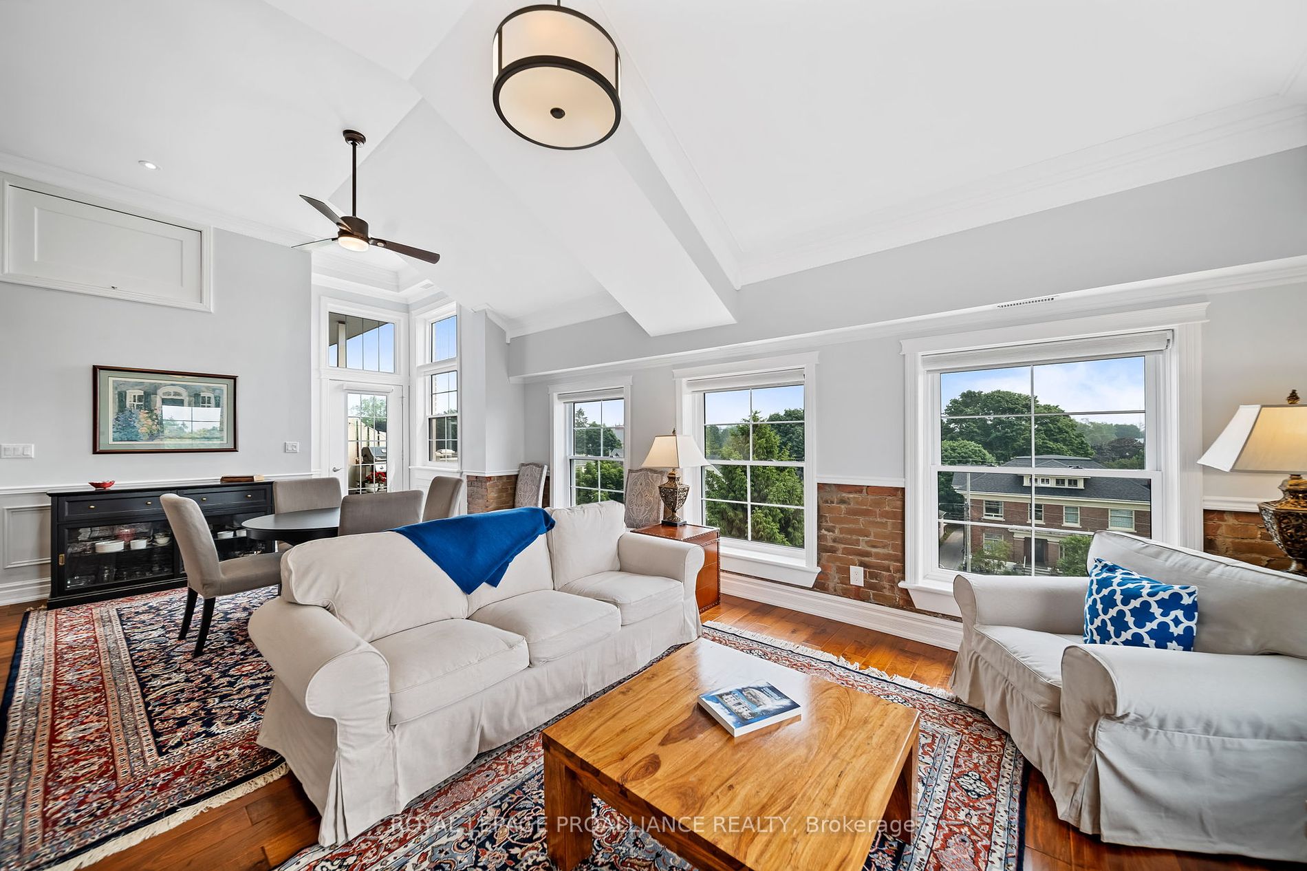 323 George St, #403