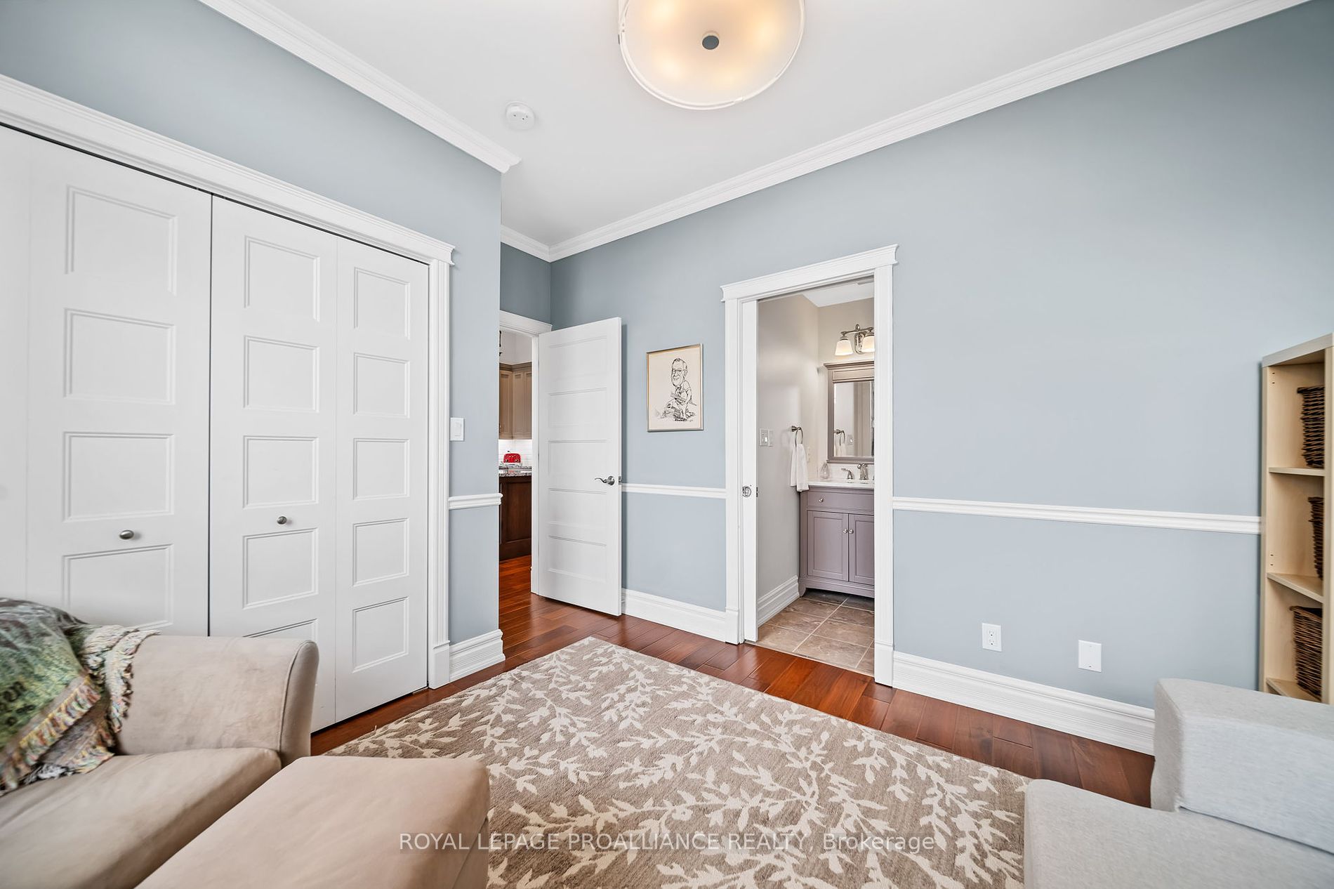 323 George St, #403