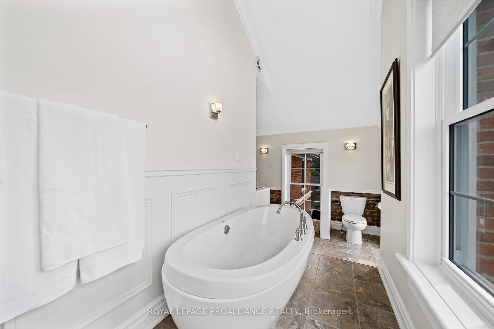 323 George St, #403