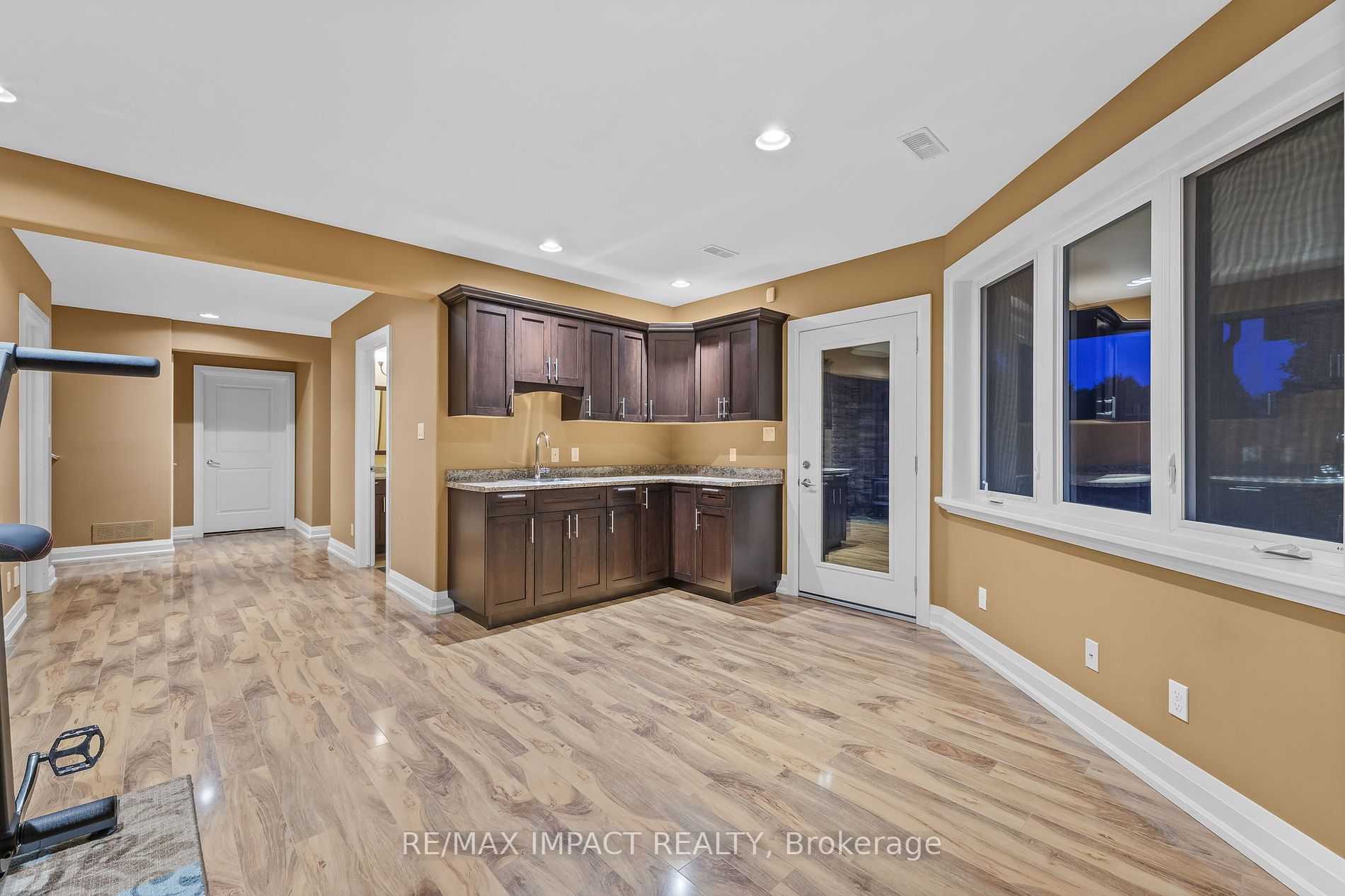 263 Lakeshore Road