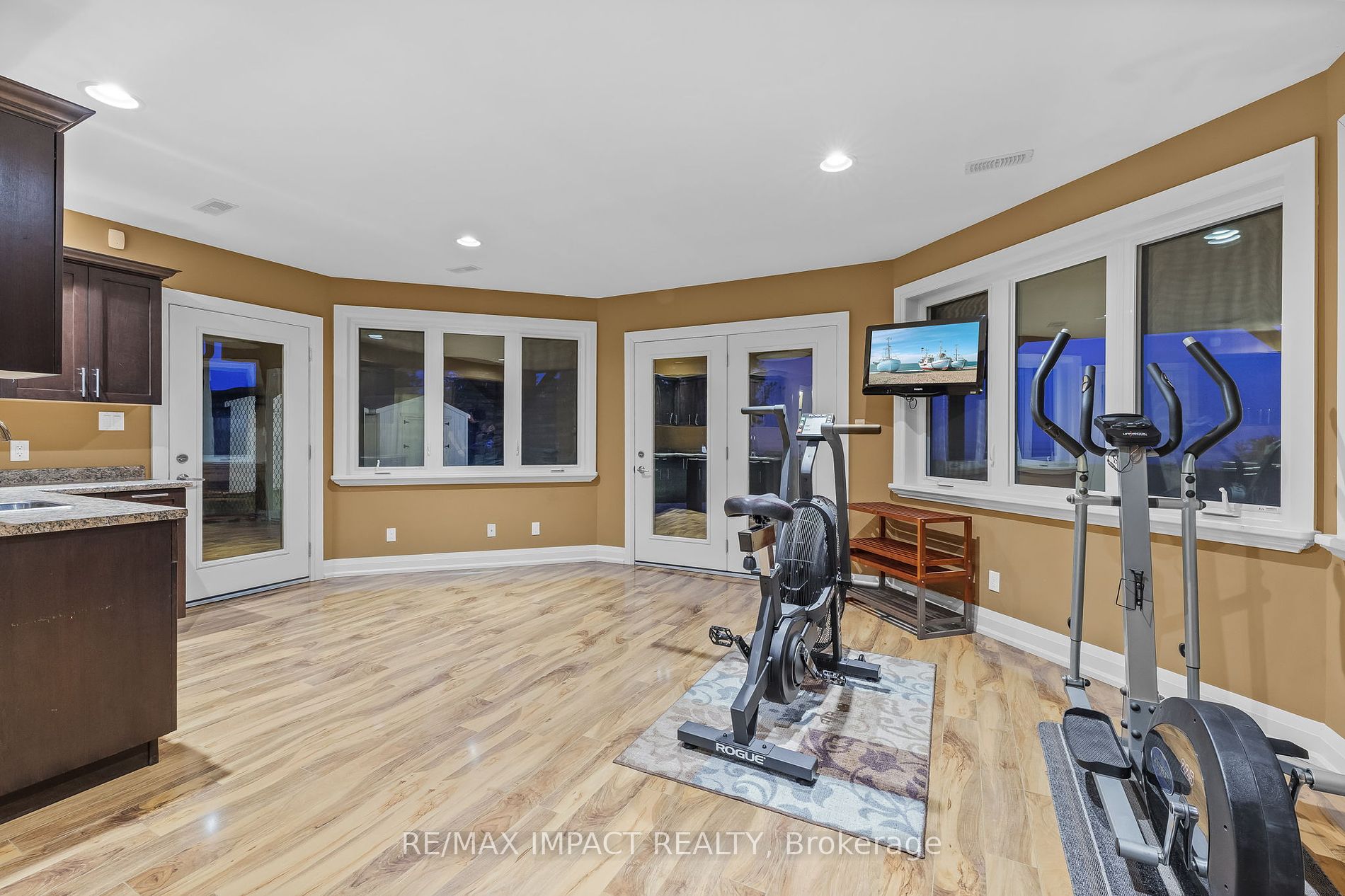 263 Lakeshore Road
