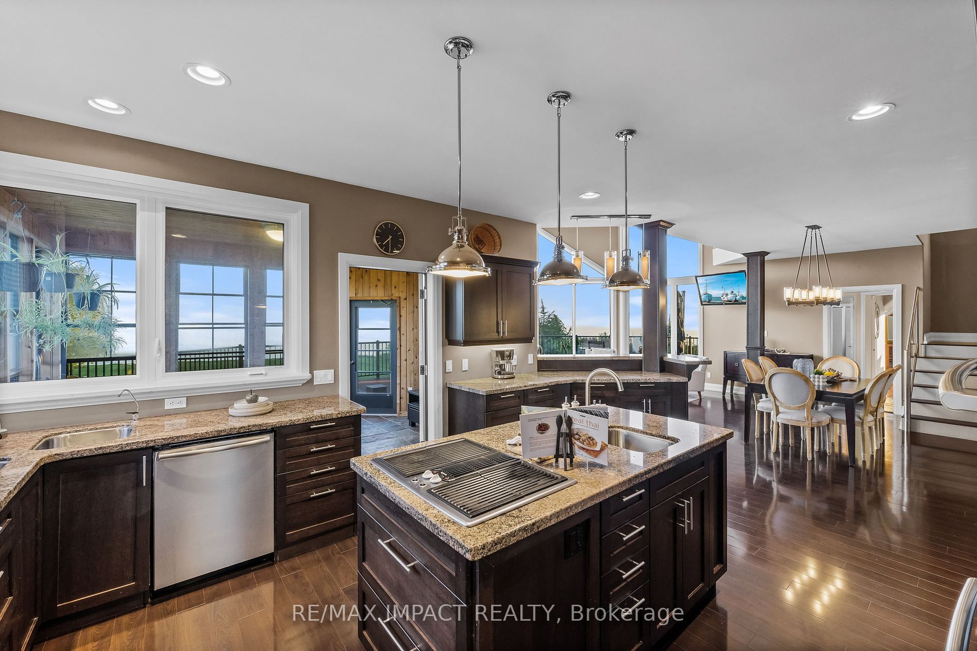 263 Lakeshore Road
