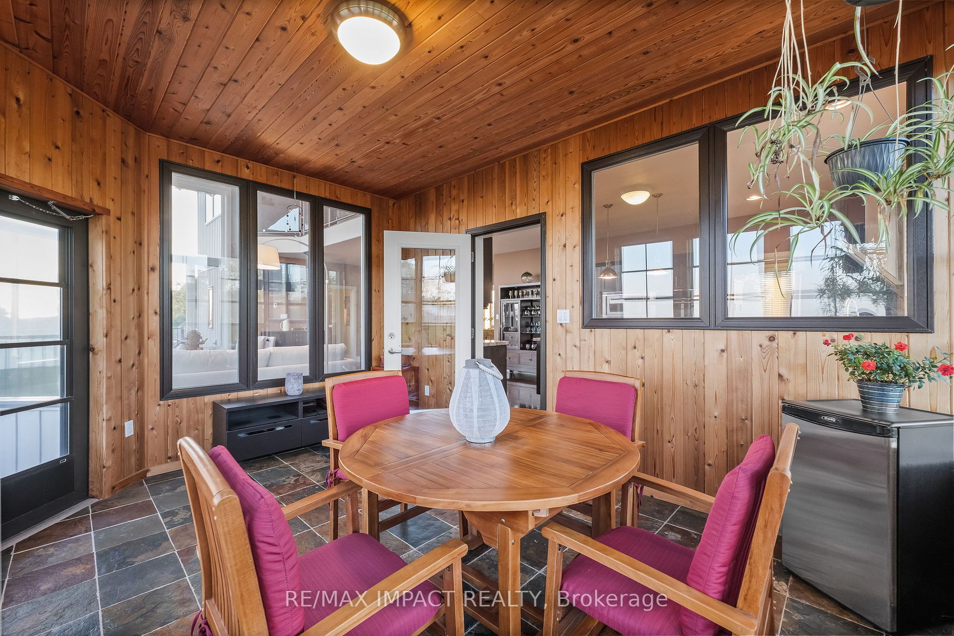 263 Lakeshore Road