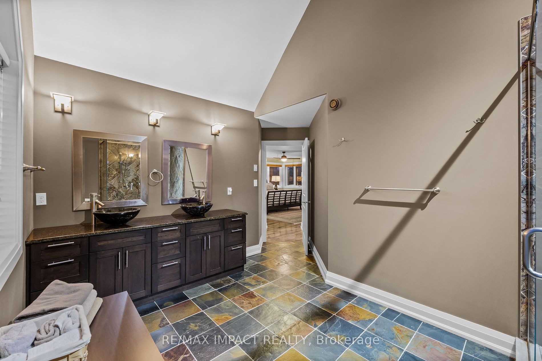 263 Lakeshore Road
