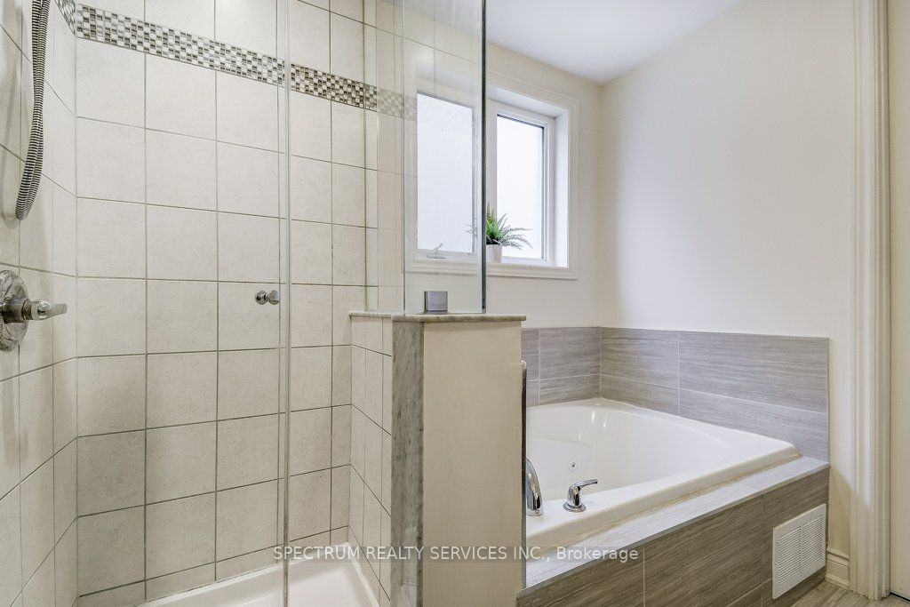 35 Chaumont Dr
