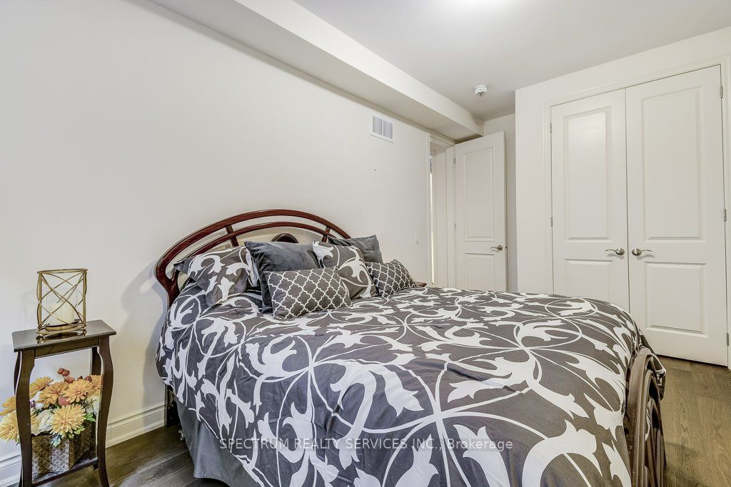 35 Chaumont Dr