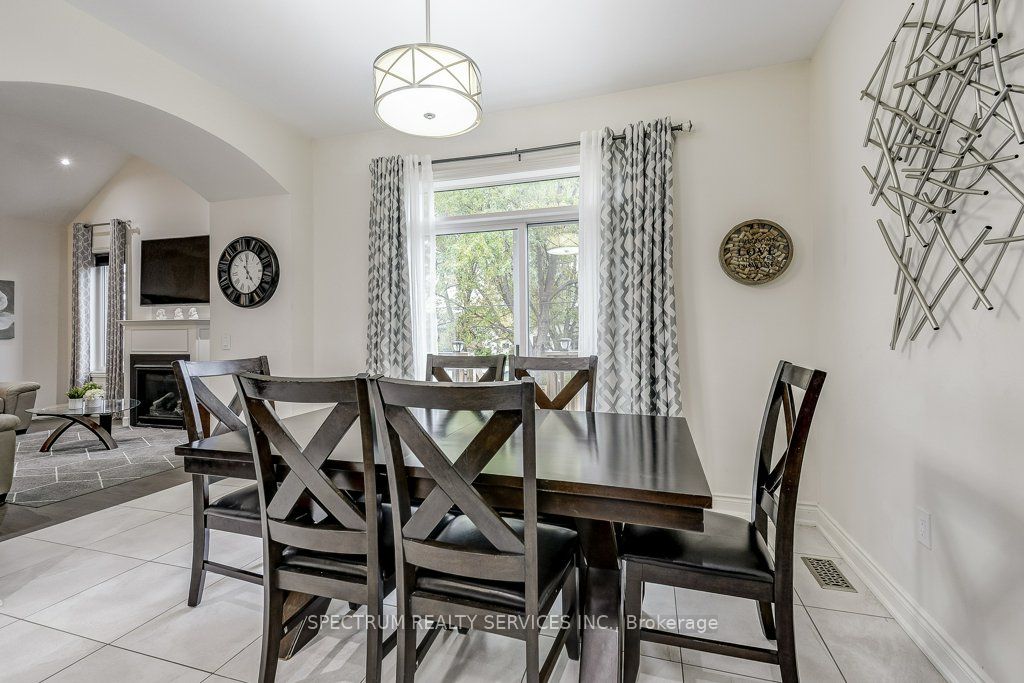 35 Chaumont Dr