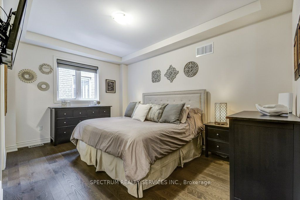 35 Chaumont Dr
