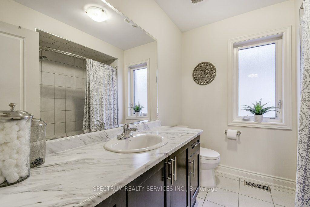 35 Chaumont Dr