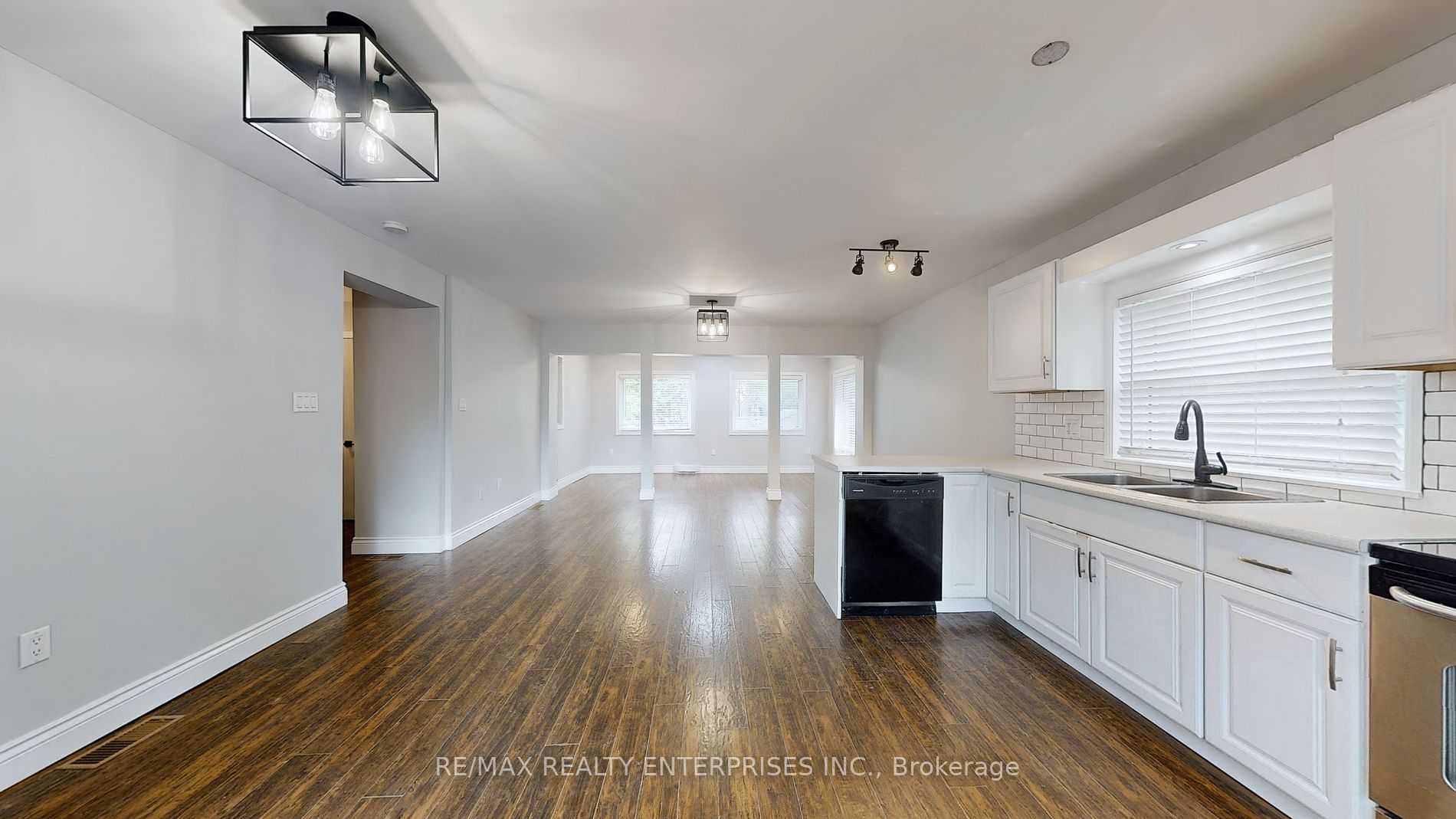 353 Front Street W