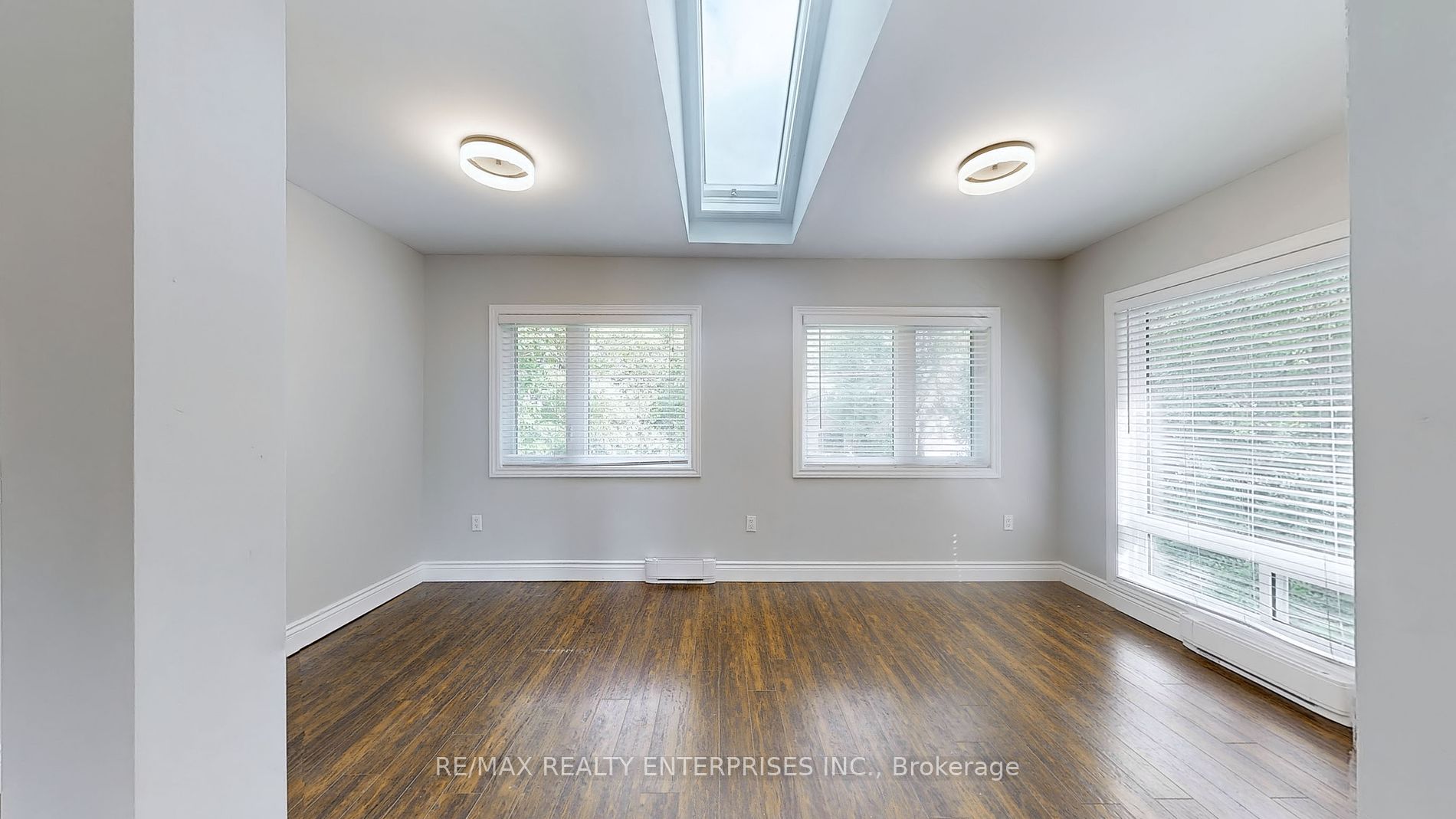 353 Front Street W
