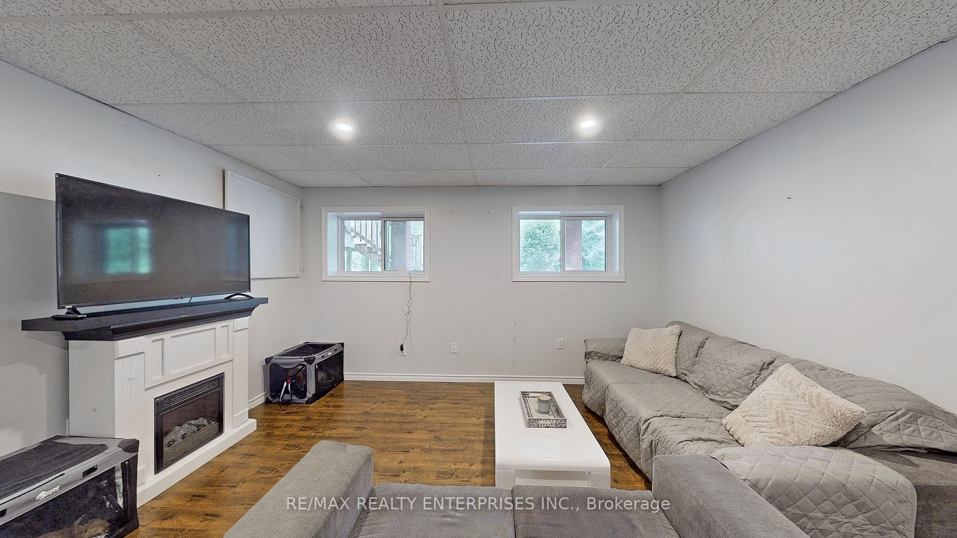 353 Front Street W