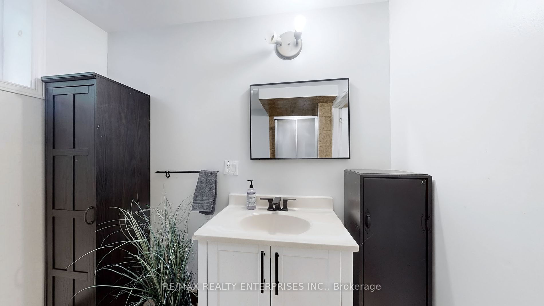353 Front Street W