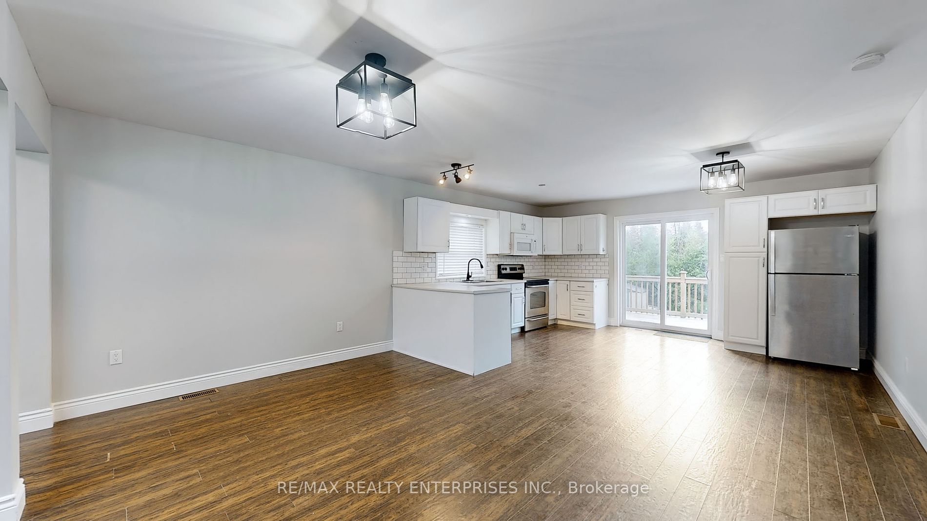 353 Front Street W