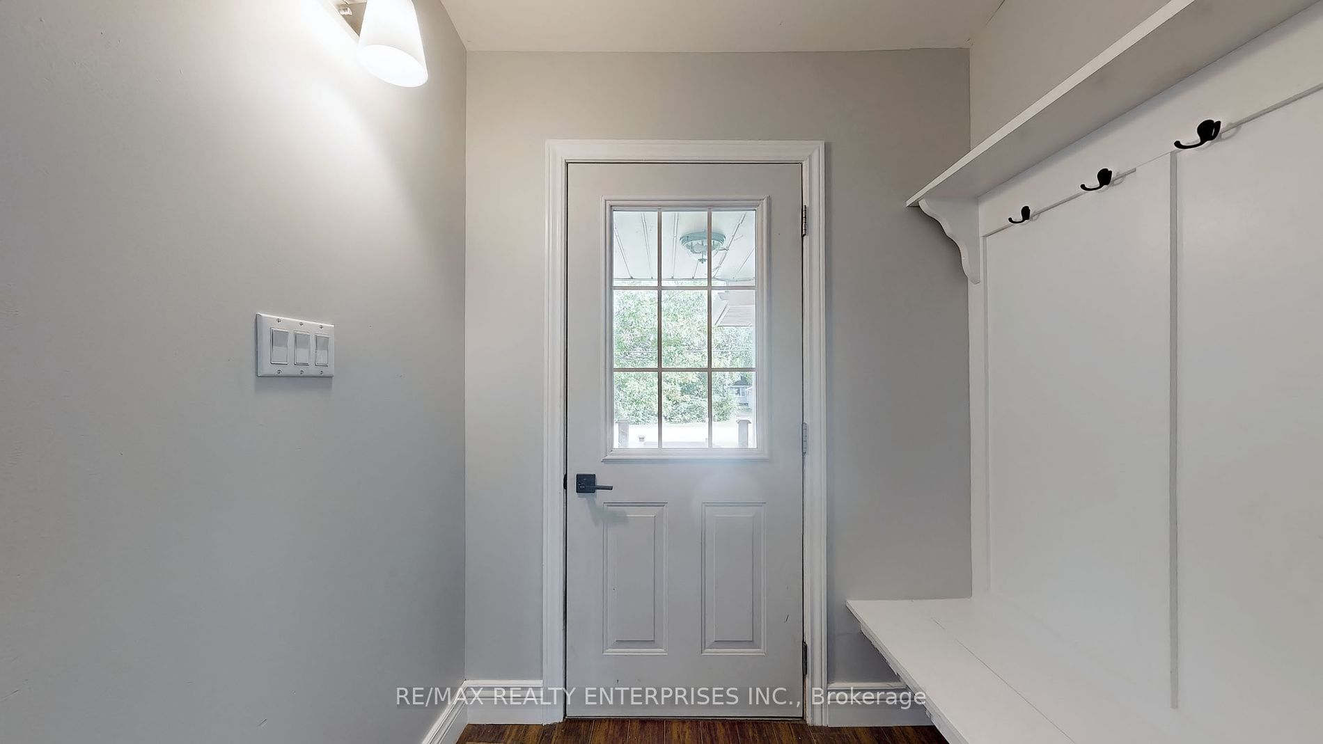 353 Front Street W