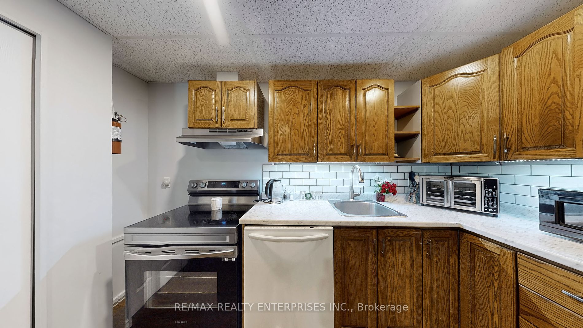 353 Front Street W