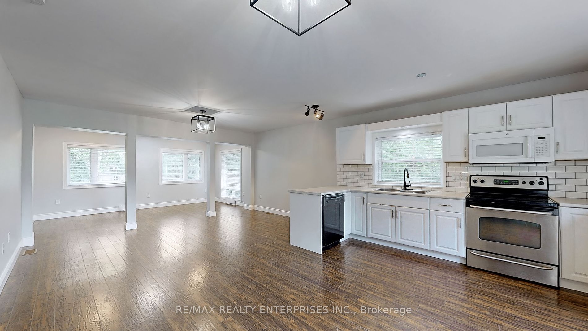 353 Front Street W