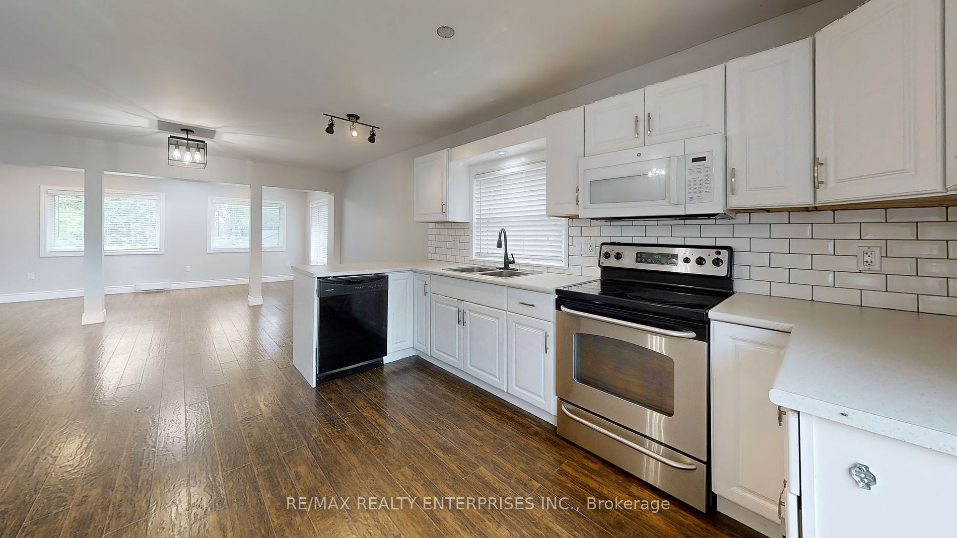 353 Front Street W