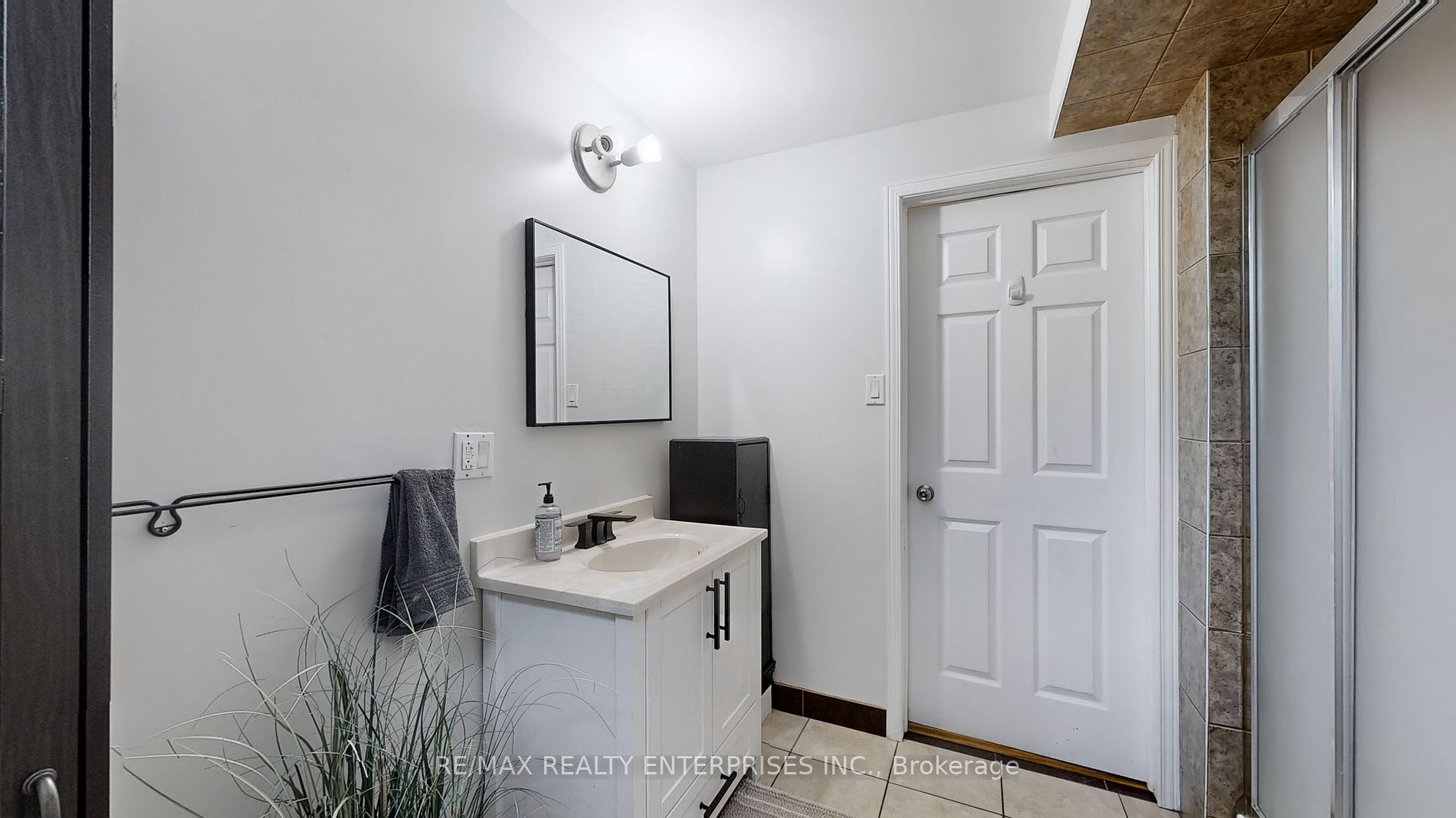 353 Front Street W