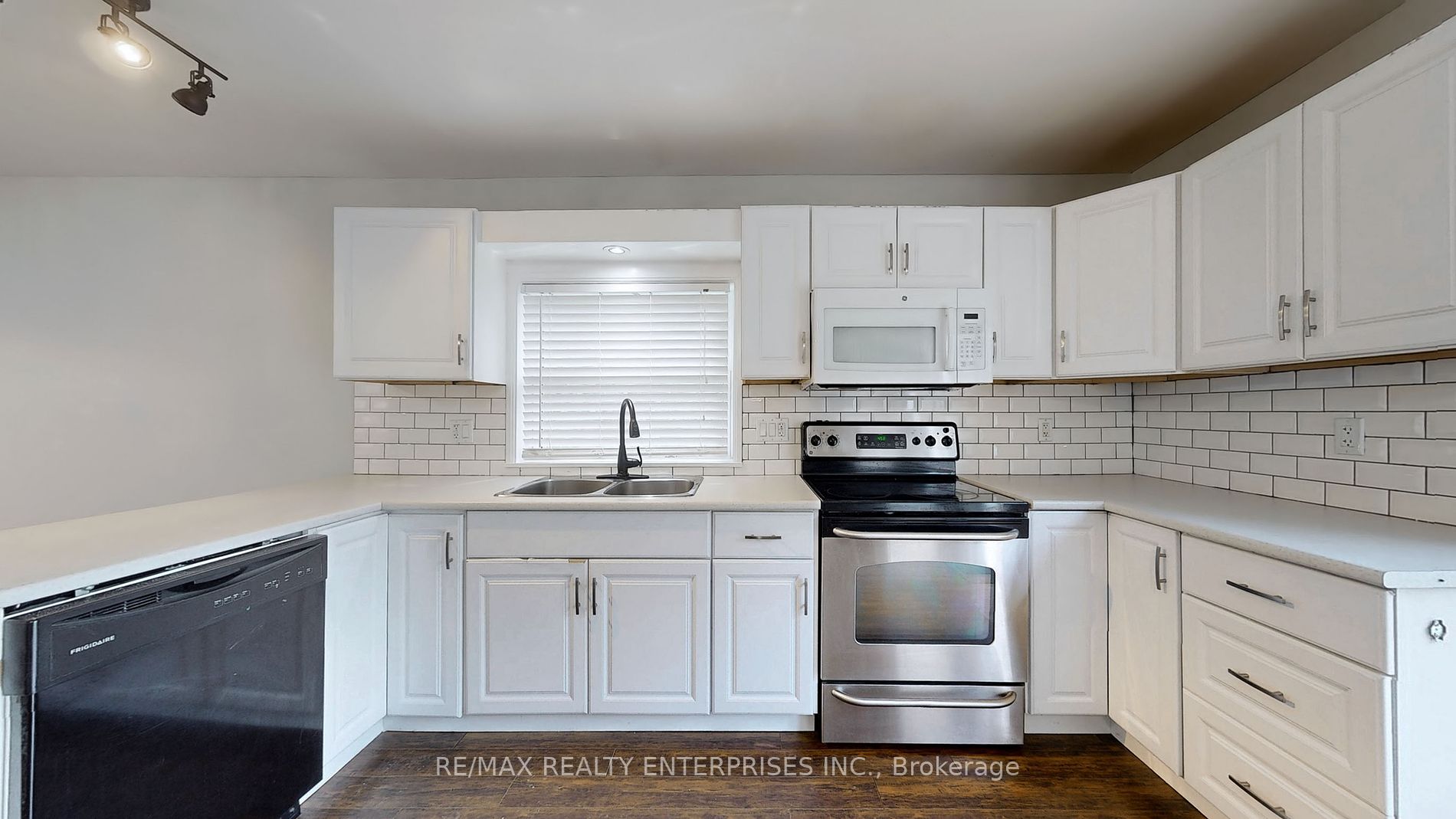 353 Front Street W