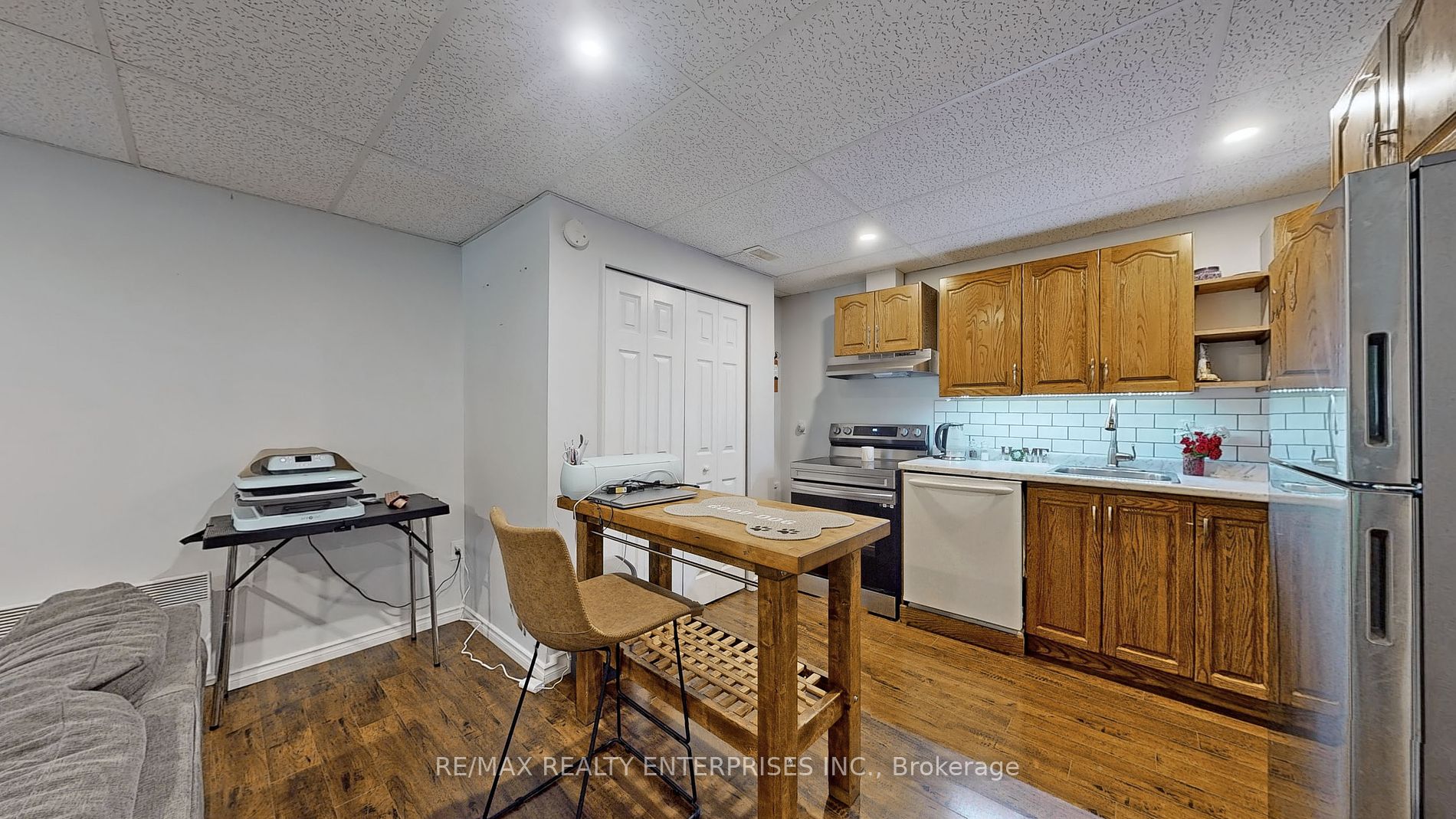 353 Front Street W