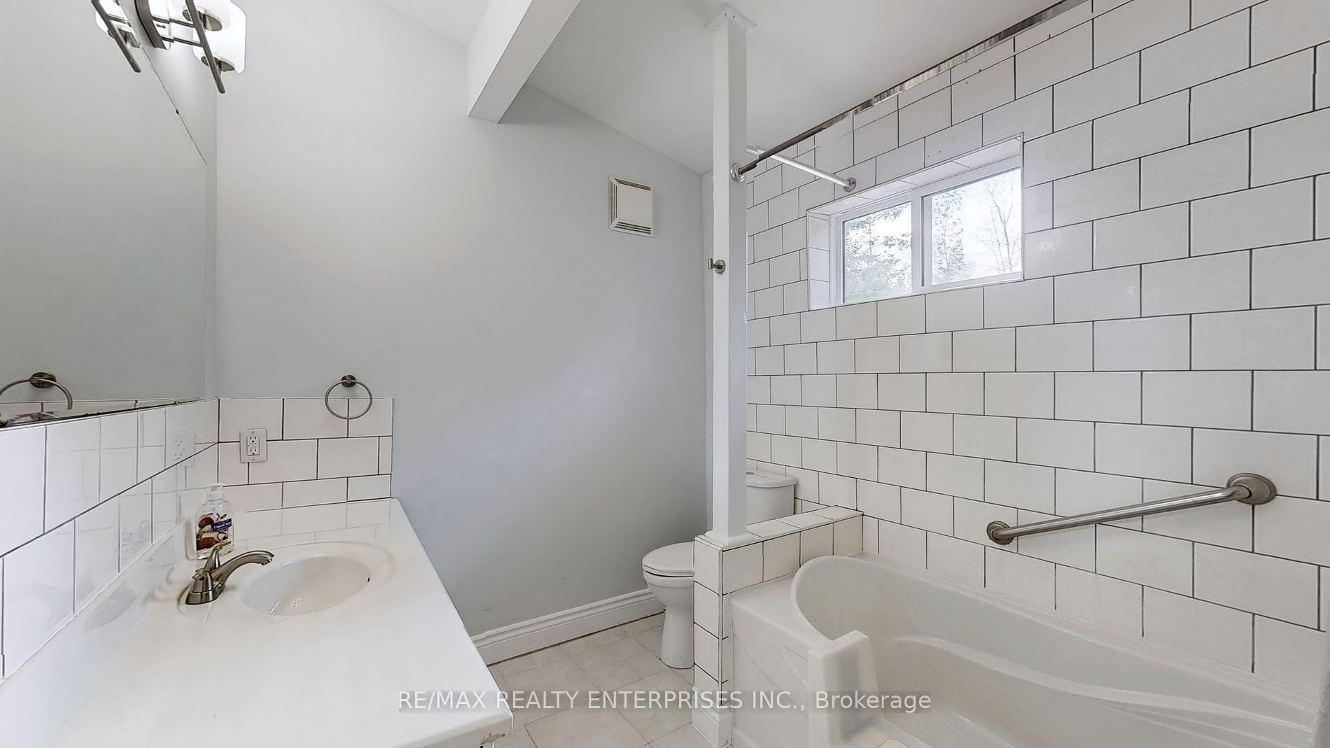 353 Front Street W