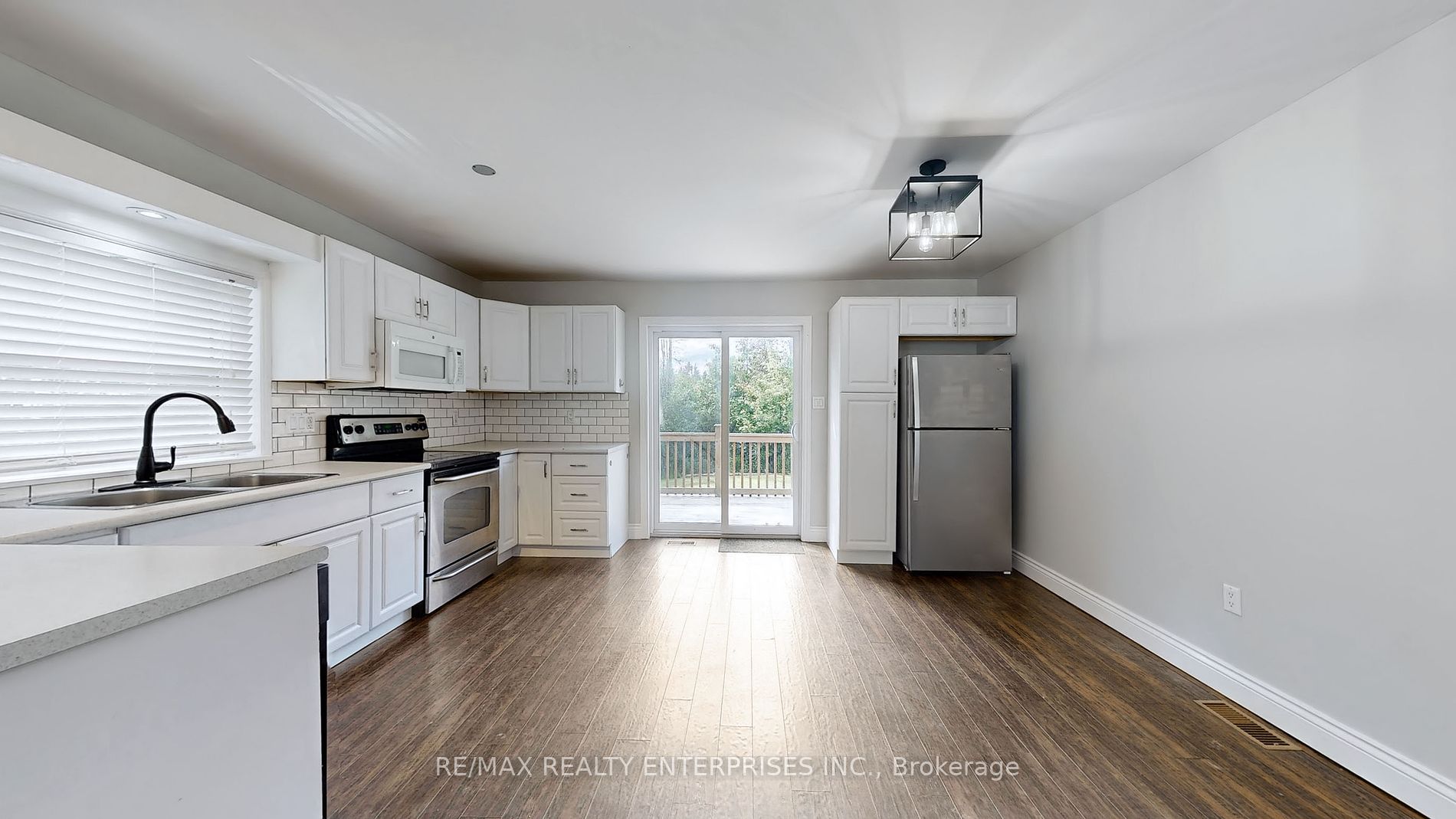 353 Front Street W