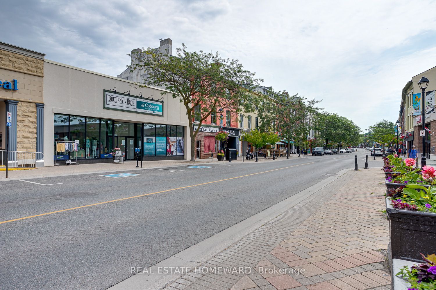 52 King St W