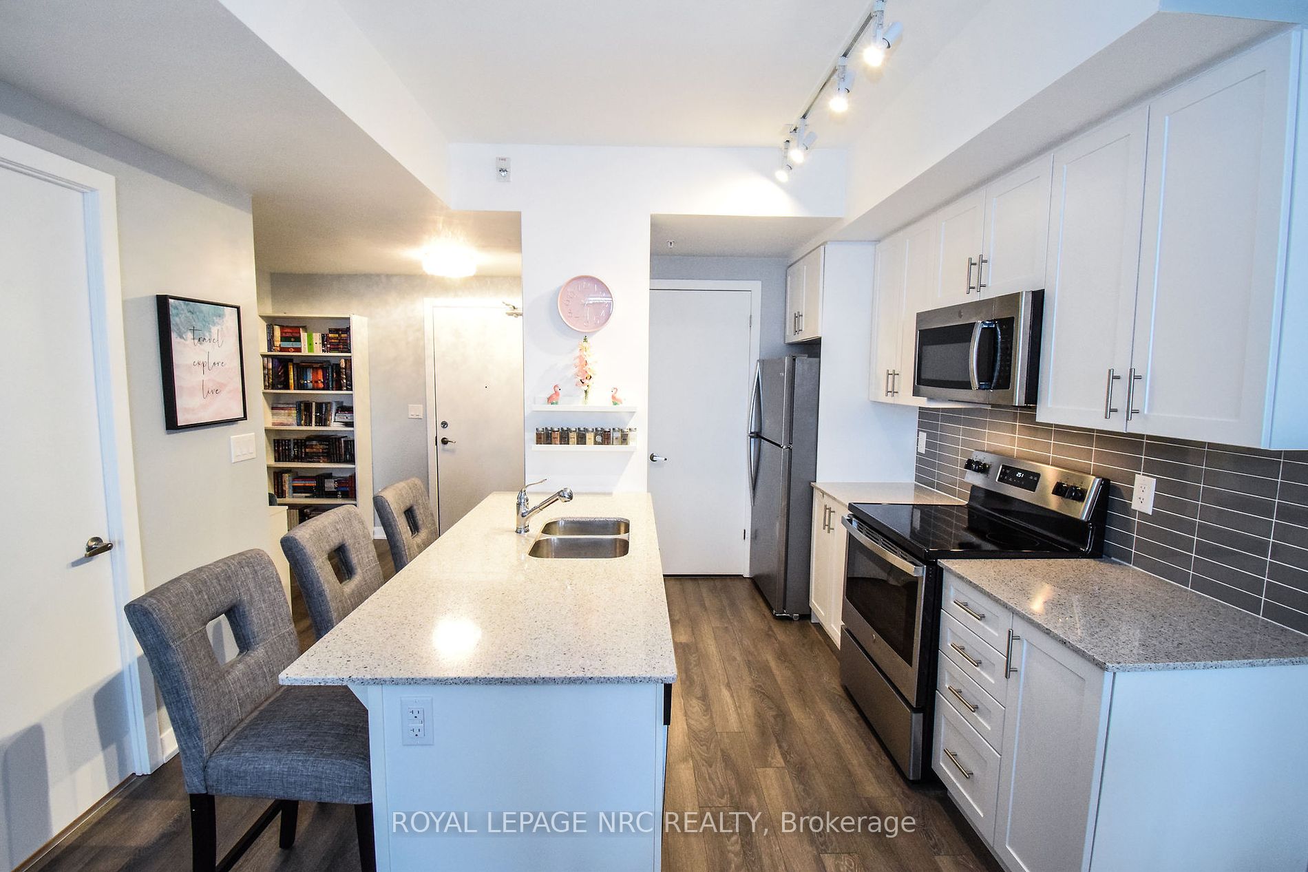 550 North Service Road #1307