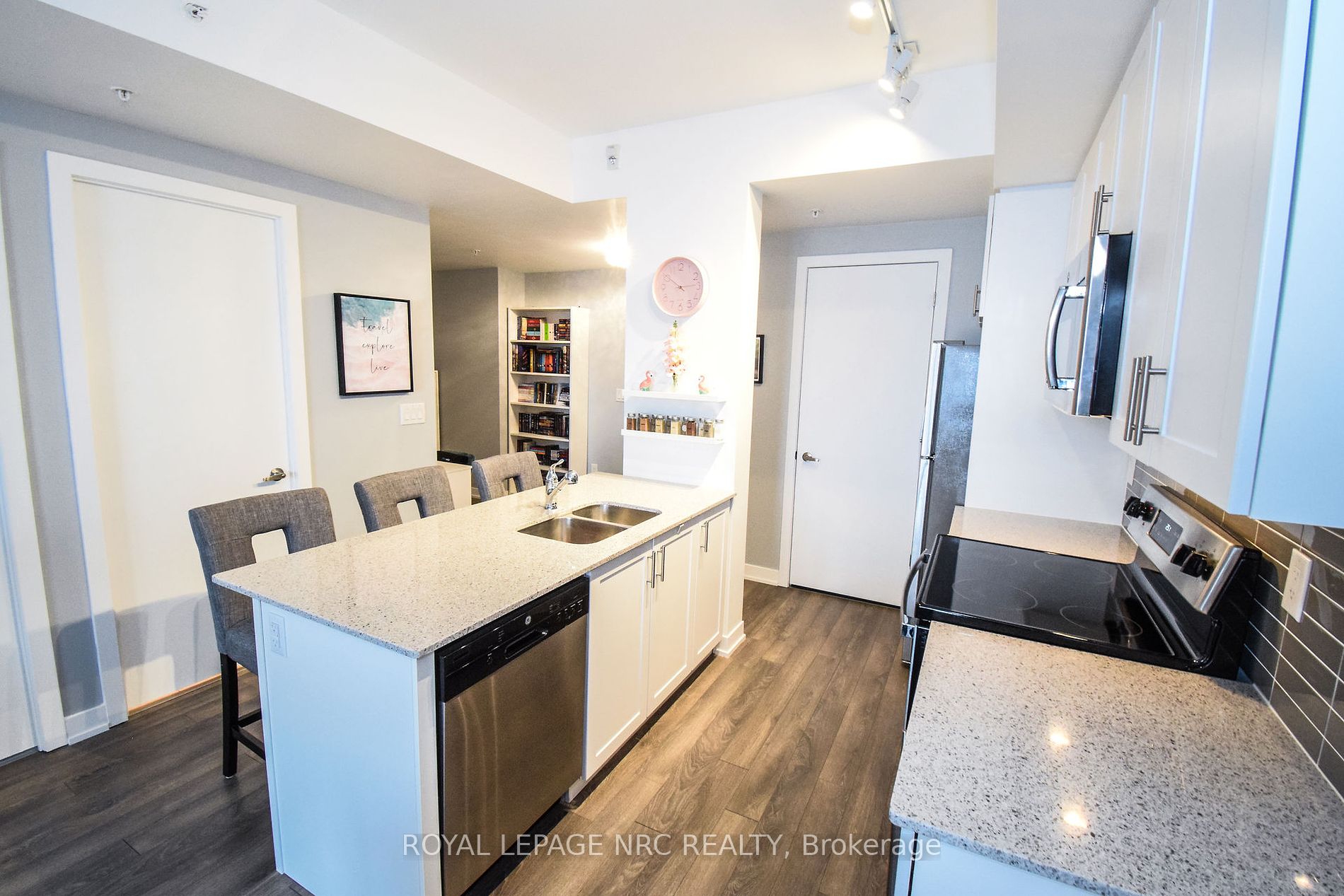 550 North Service Road #1307