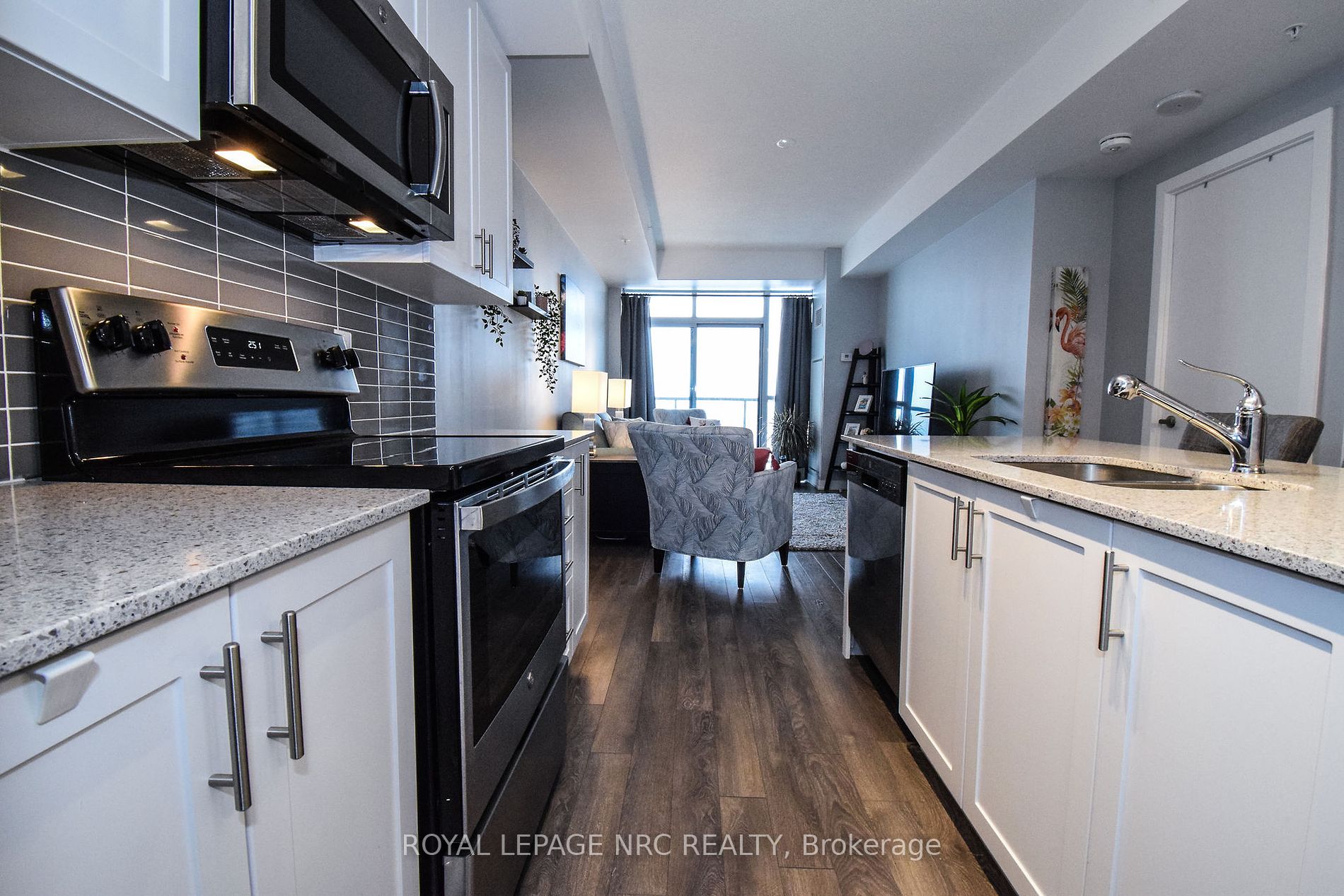 550 North Service Road #1307