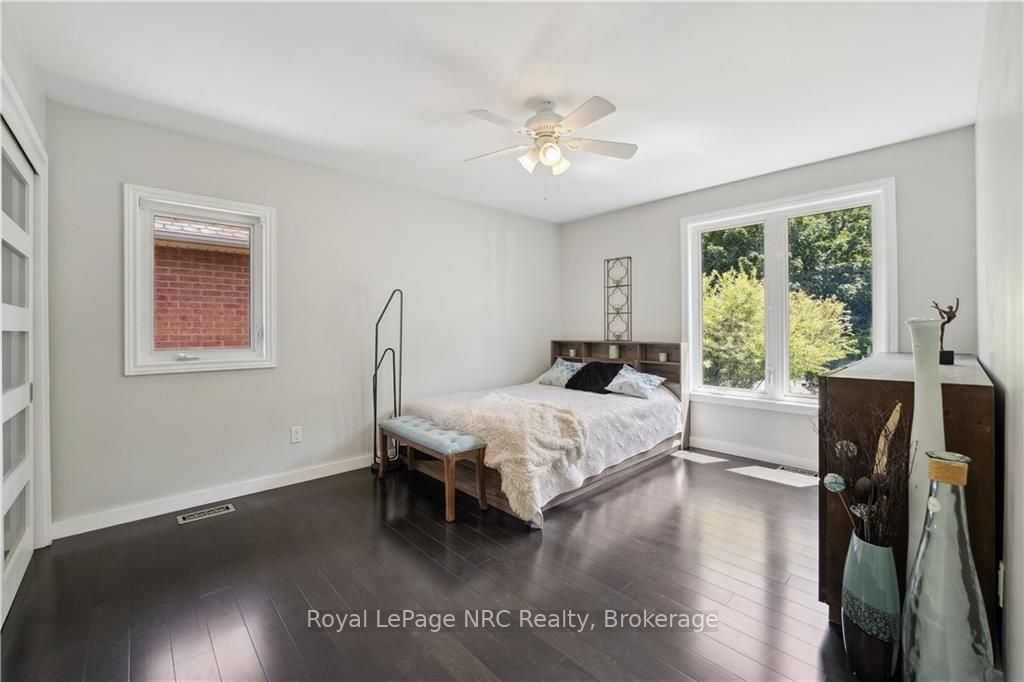 33 Leslie Drive
