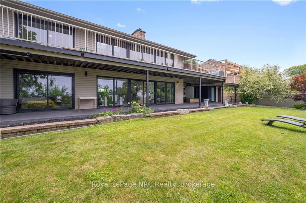 33 Leslie Drive